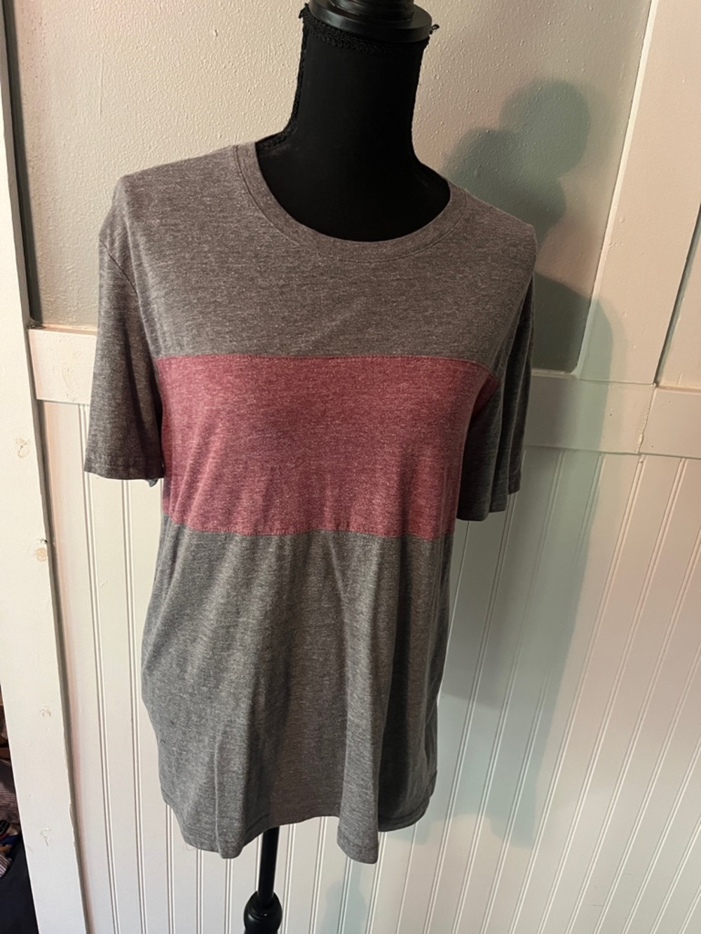 Sonoma Gray/Red Crewneck Short-Sleeve Shirt